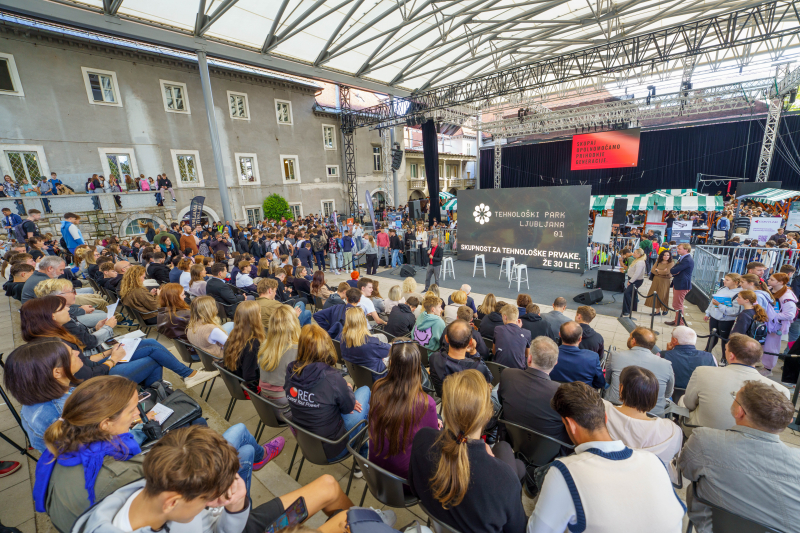Arena tehnologij napolnila Križanke z mladimi bodočimi inovatorji!